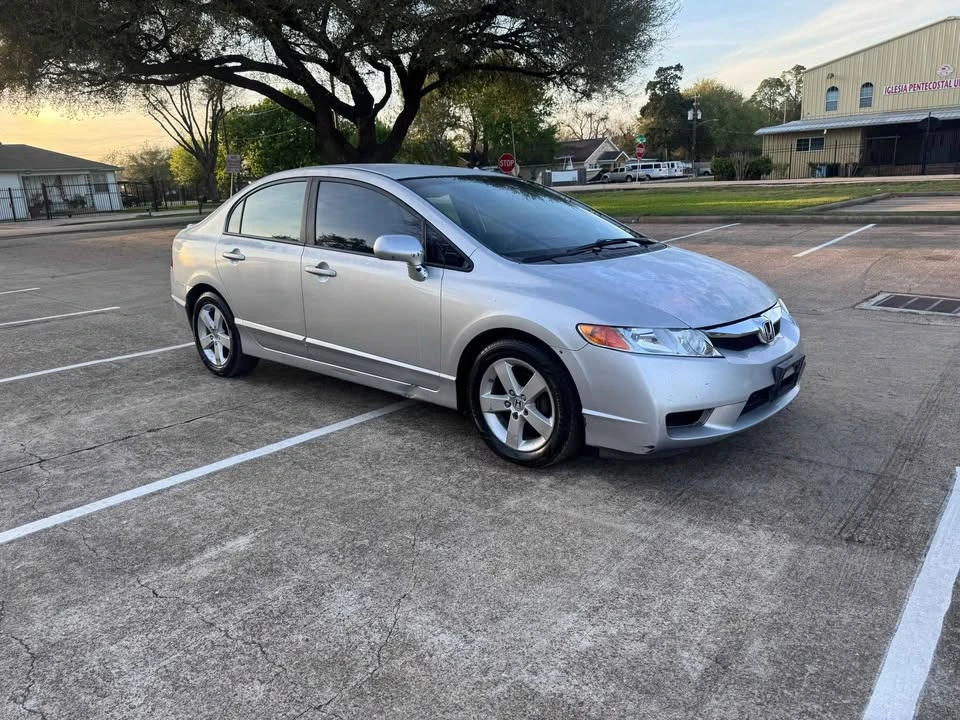 2011 Honda Civic 8th Gen - Image 2 of 9