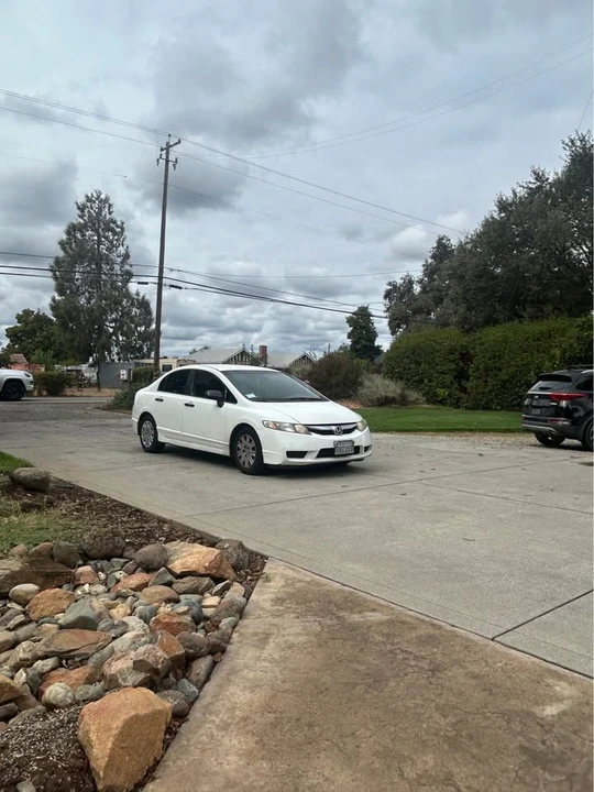 2011 Honda Civic 8th Gen - Image 2 of 9