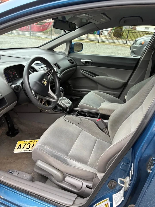 2011 Honda Civic 8th Gen - Image 2 of 7