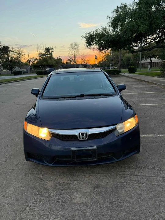 2011 Honda Civic 8th Gen - Image 2 of 11