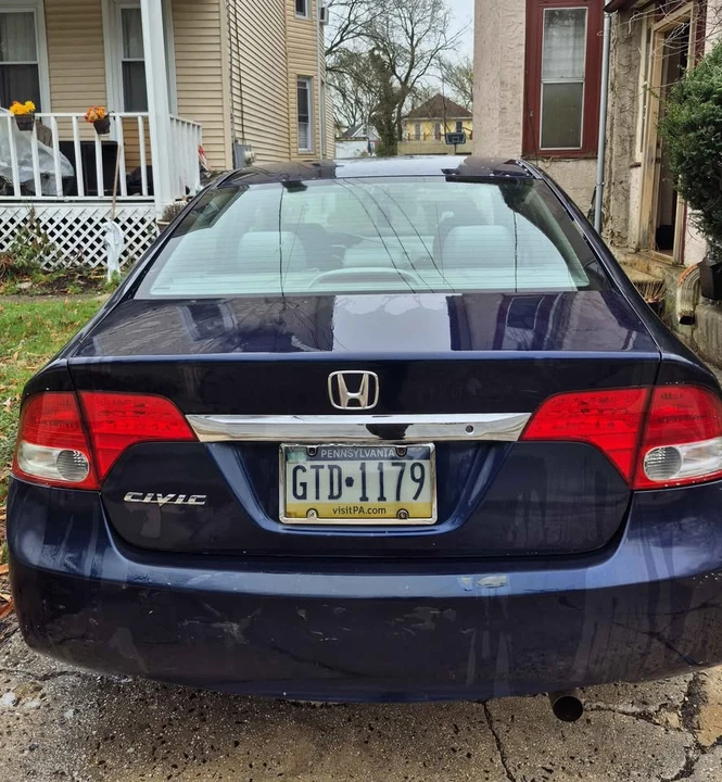 2011 Honda Civic 8th Gen - Image 2 of 6
