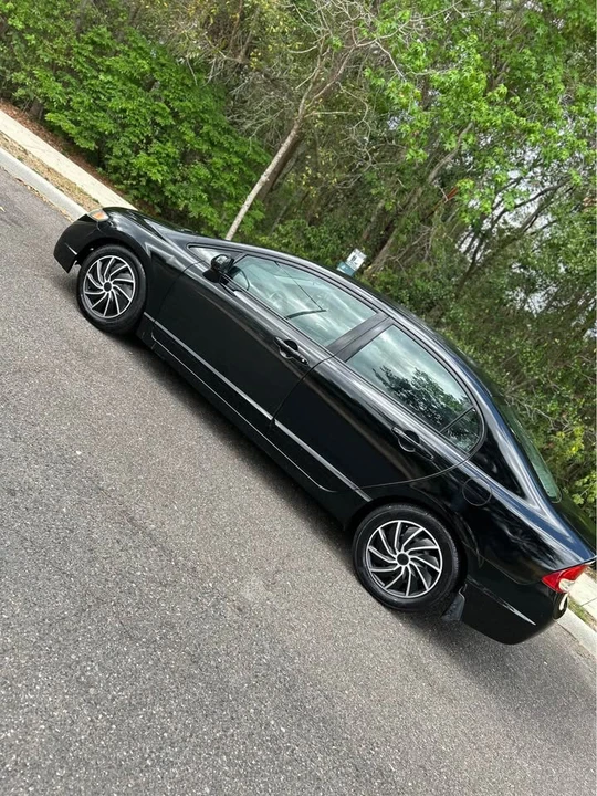 2011 Honda Civic 8th Gen - Image 2 of 17
