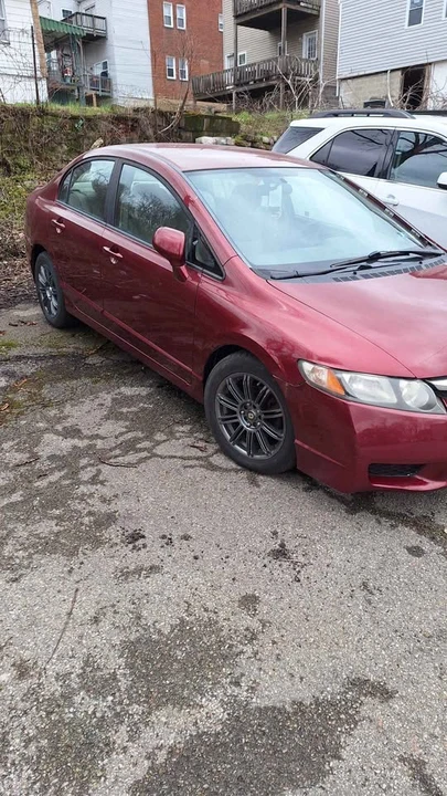 2011 Honda Civic 8th Gen - Image 2 of 2