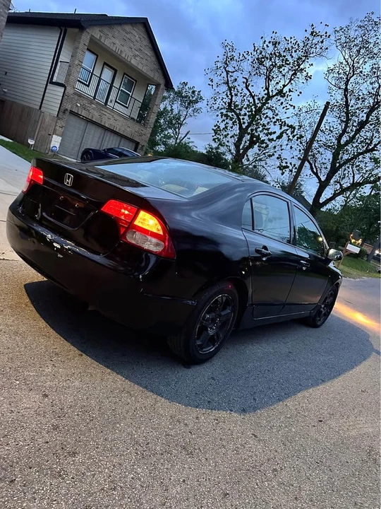2011 Honda Civic 8th Gen - Image 2 of 7