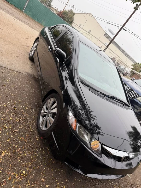 2011 Honda Civic 8th Gen - Image 2 of 8