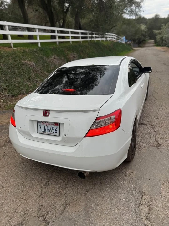 2011 Honda Civic 8th Gen - Image 2 of 8