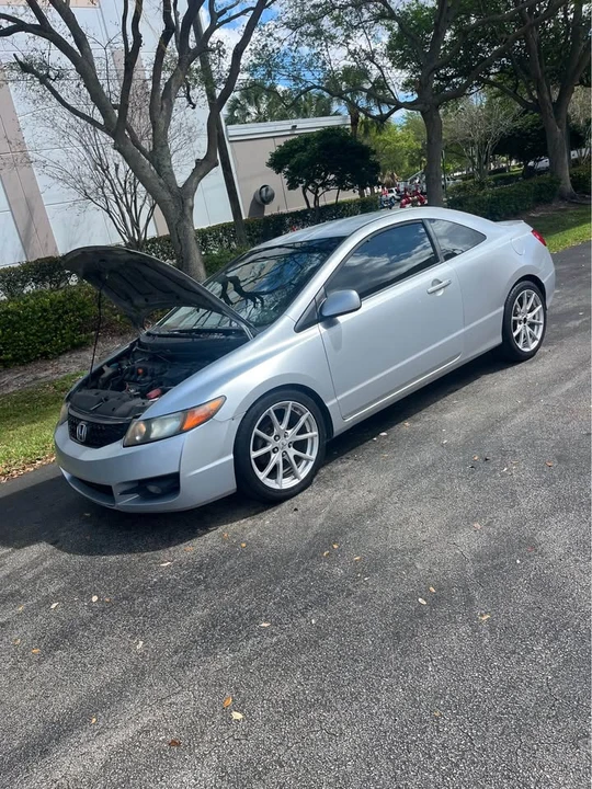 2011 Honda Civic 8th Gen - Image 3 of 8