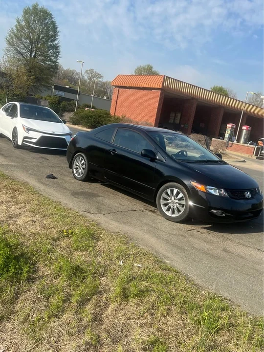 2011 Honda Civic 8th Gen - Image 2 of 9