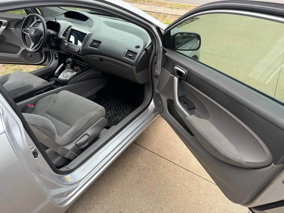 2011 Honda Civic 8th Gen - Image 2 of 10