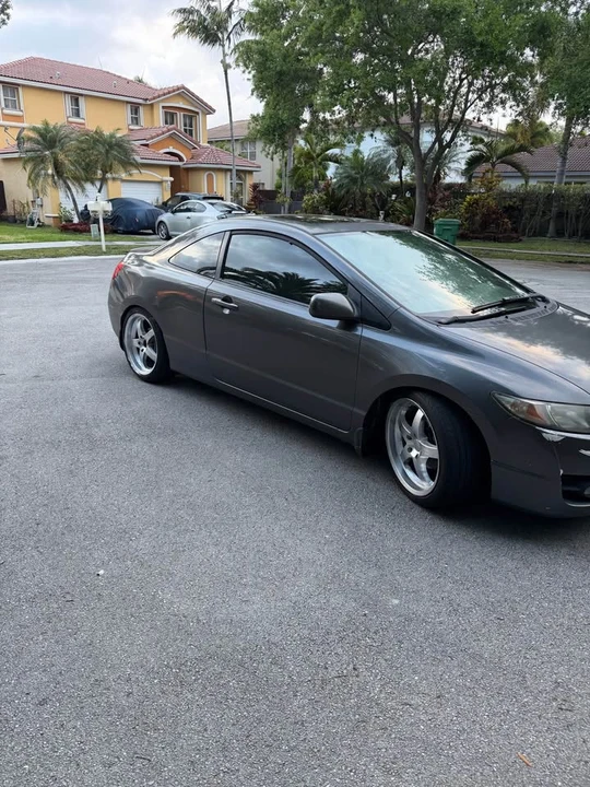 2011 Honda Civic 8th Gen - Image 2 of 8