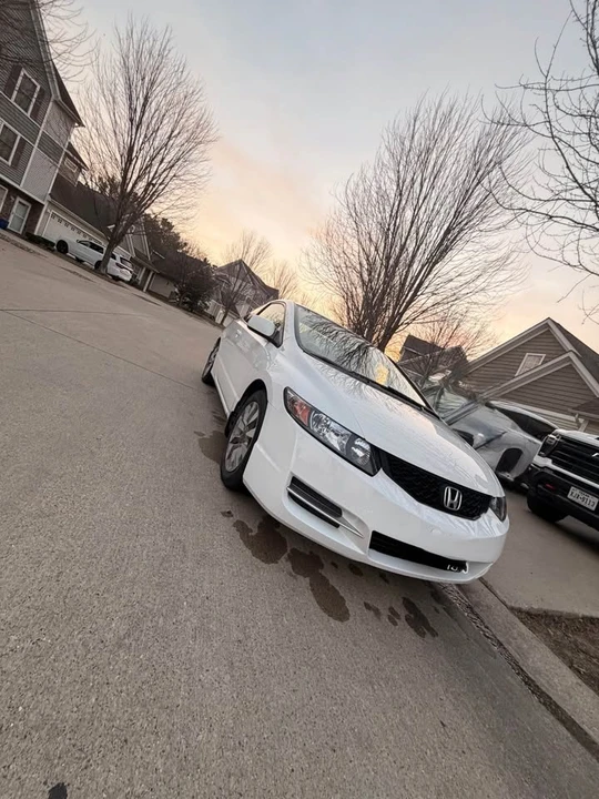 2011 Honda Civic 8th Gen - Image 2 of 8