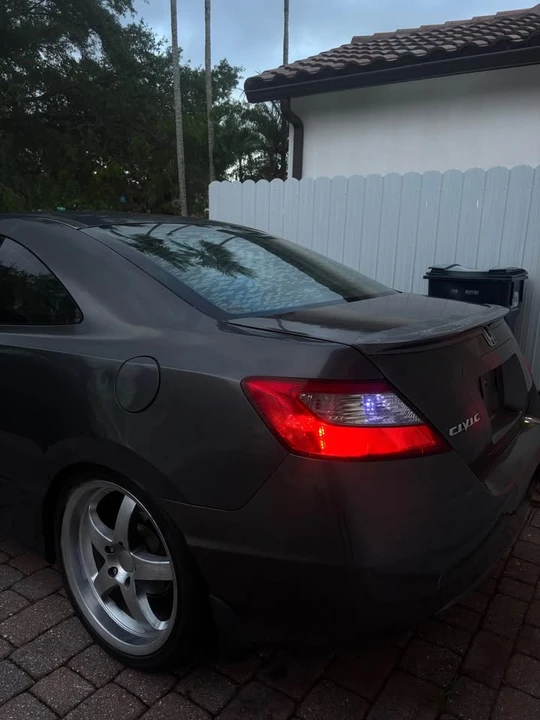 2011 Honda Civic 8th Gen - Image 3 of 8