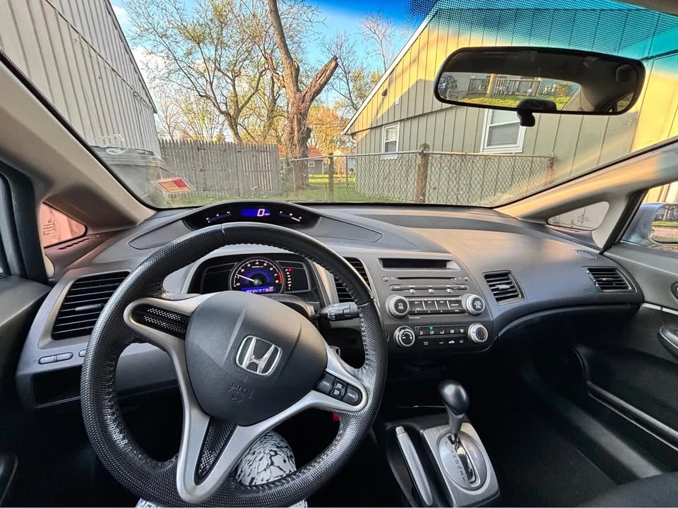 2011 Honda Civic 8th Gen - Image 2 of 8