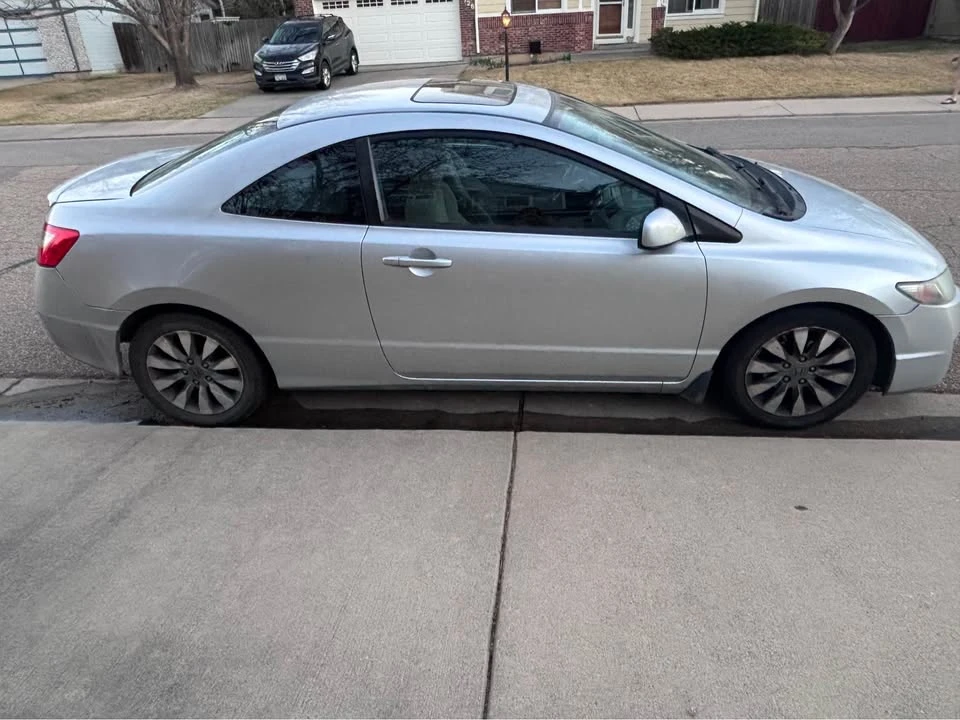 2011 Honda Civic 8th Gen - Image 3 of 6