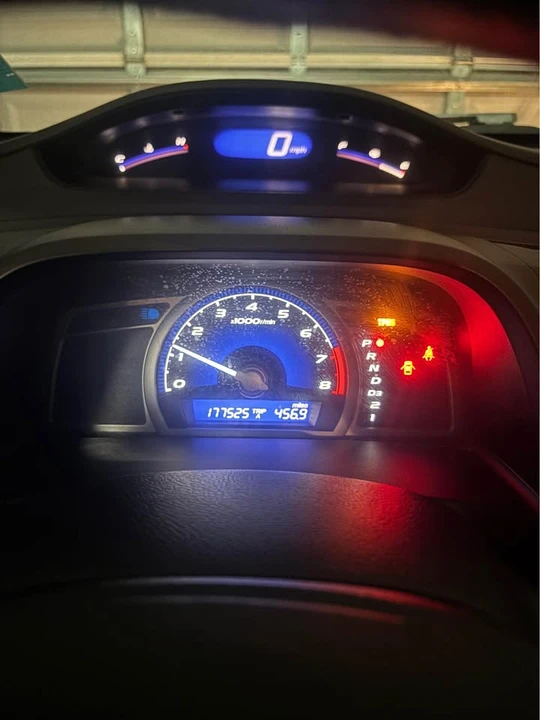2011 Honda Civic 8th Gen - Image 3 of 7