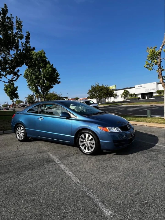 2011 Honda Civic 8th Gen - Image 2 of 10