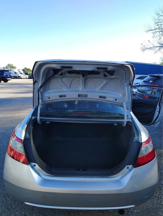 2011 Honda Civic 8th Gen - Image 9 of 16