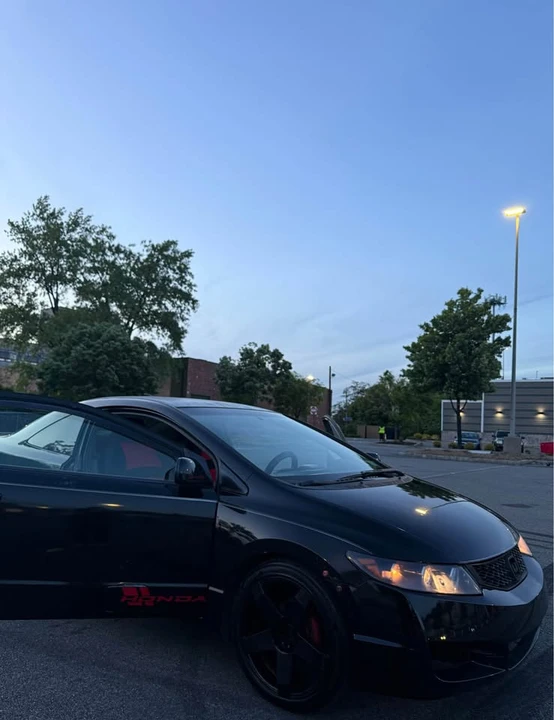 2011 Honda Civic 8th Gen - Image 2 of 7