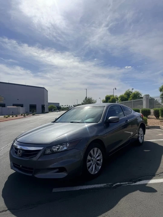 2011 Honda Civic 8th Gen - Image 2 of 7