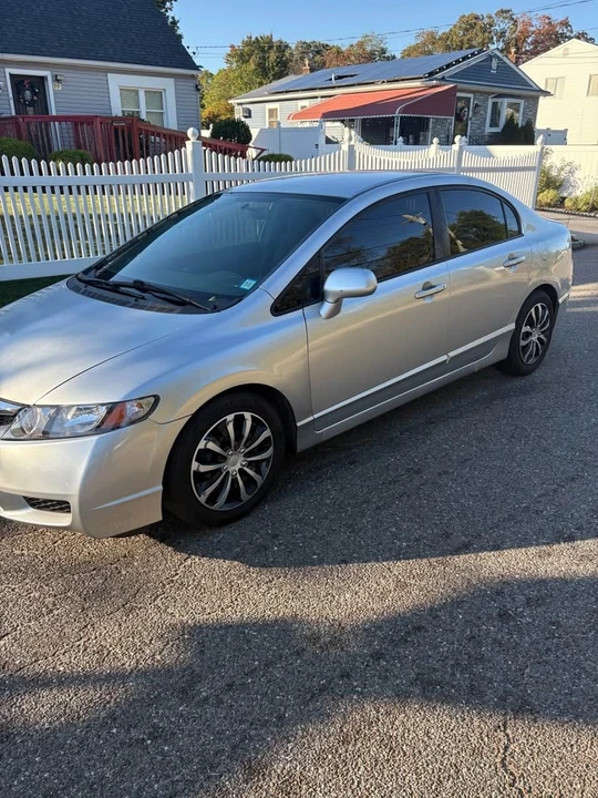 2011 Honda Civic 8th Gen - Image 3 of 10
