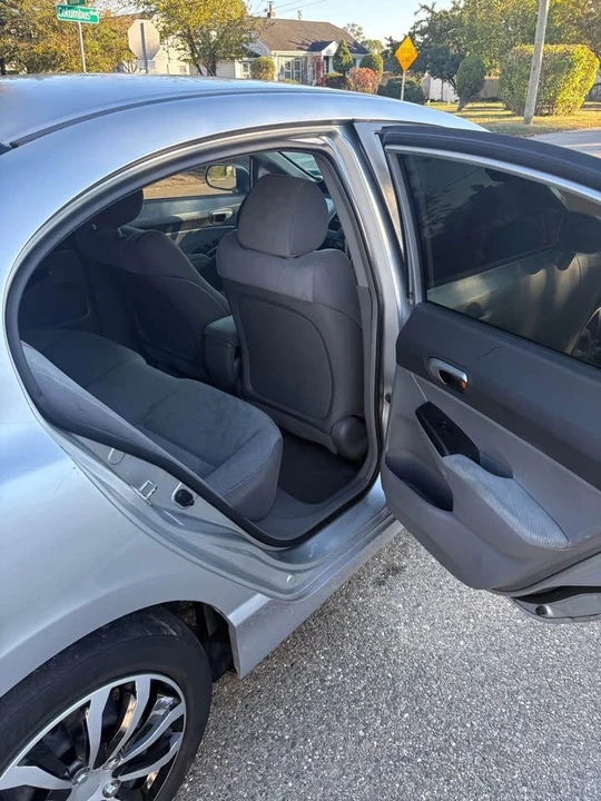 2011 Honda Civic 8th Gen - Image 8 of 10