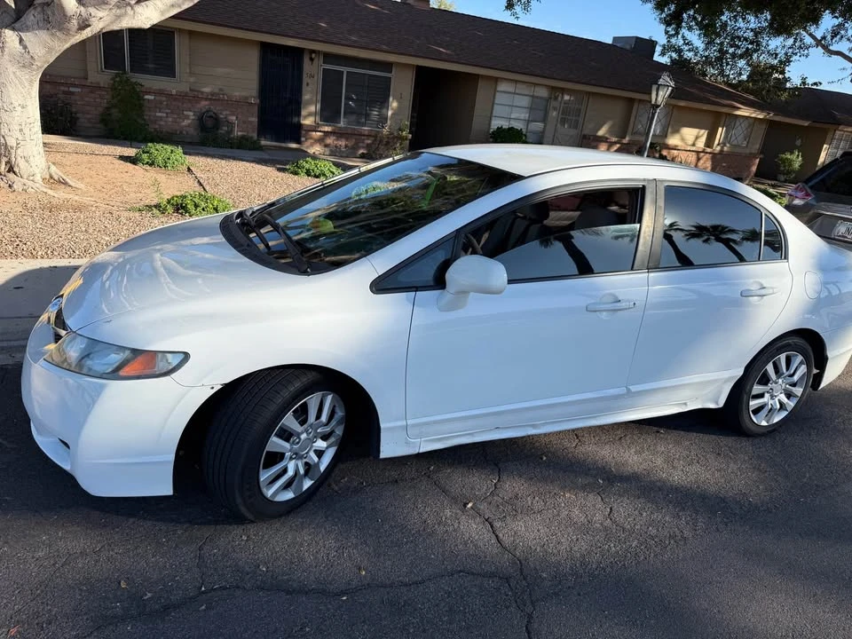 2011 Honda Civic 8th Gen - Image 3 of 4