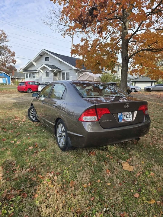 2011 Honda Civic 8th Gen - Image 3 of 9