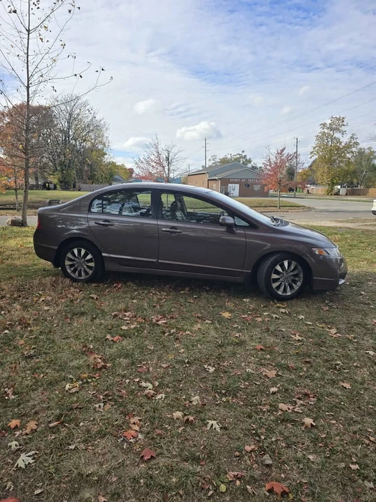 2011 Honda Civic 8th Gen - Image 2 of 9
