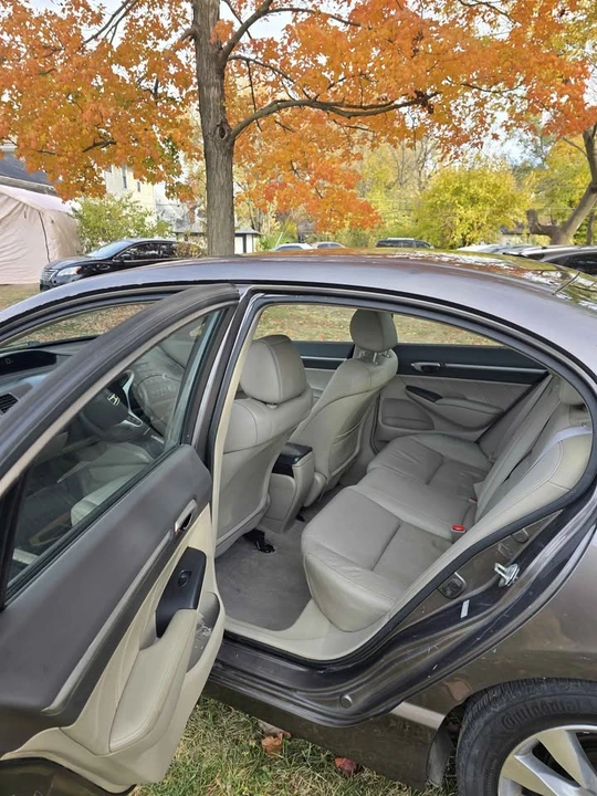 2011 Honda Civic 8th Gen - Image 5 of 9