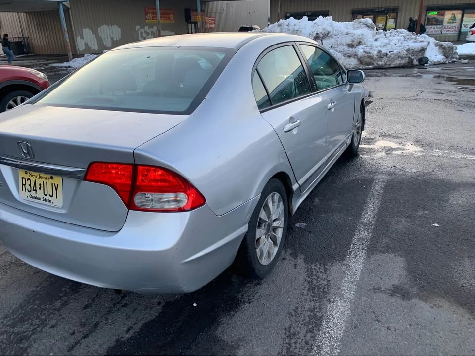 2011 Honda Civic 8th Gen - Image 3 of 4