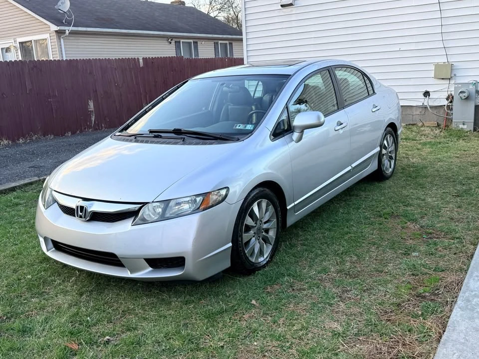 2011 Honda Civic 8th Gen - Image 2 of 17