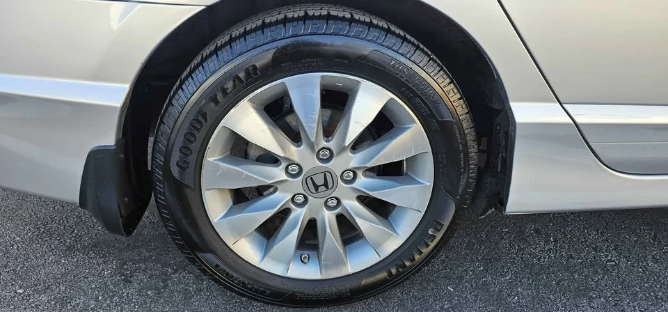 2011 Honda Civic 8th Gen - Image 7 of 16
