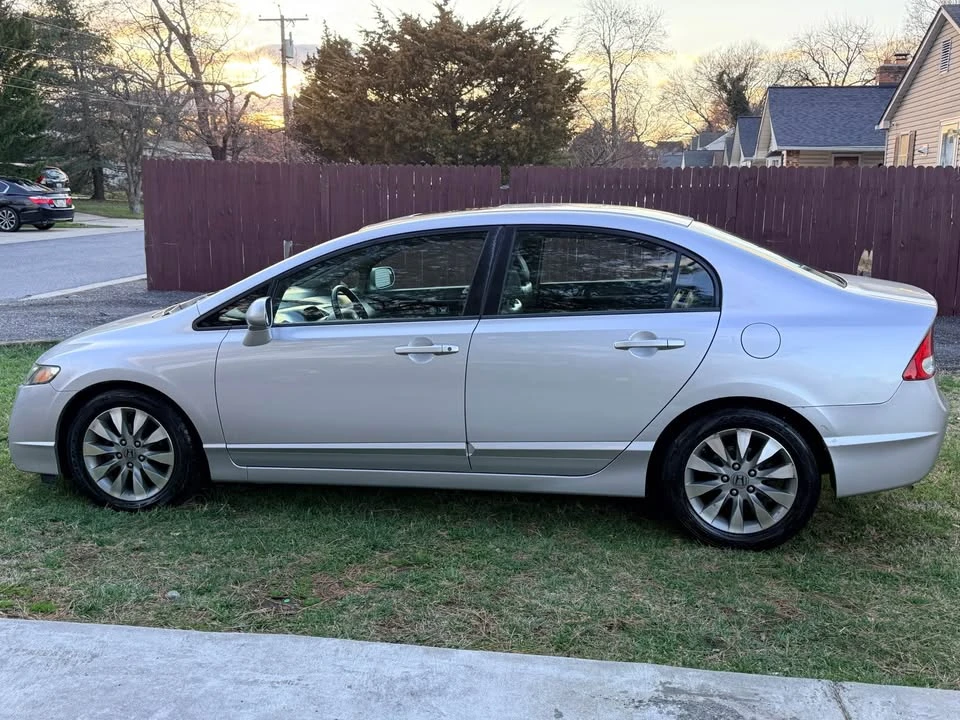 2011 Honda Civic 8th Gen - Image 5 of 17