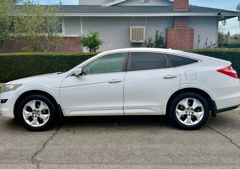 2011 Honda Civic 8th Gen - Image 2 of 10