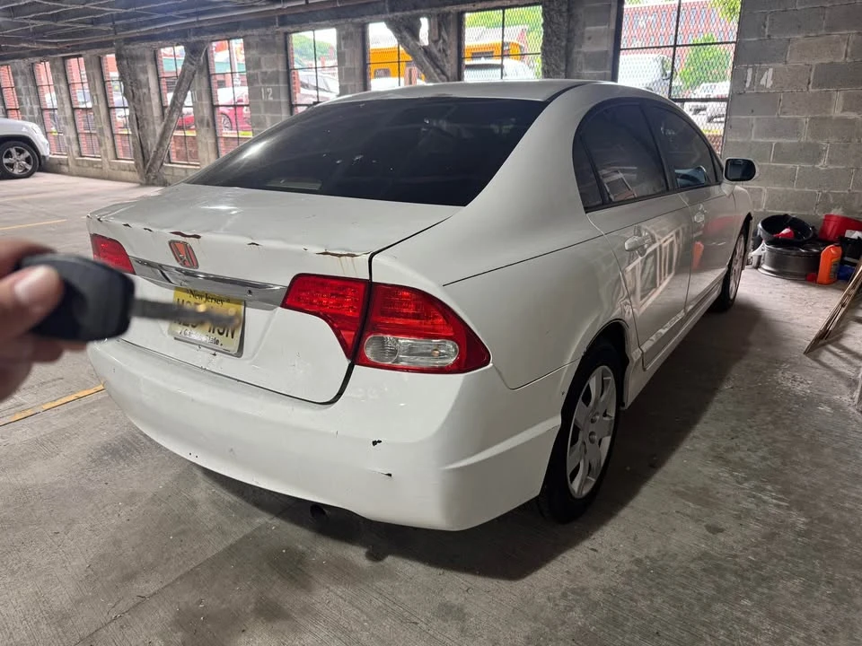 2011 Honda Civic 8th Gen - Image 2 of 6