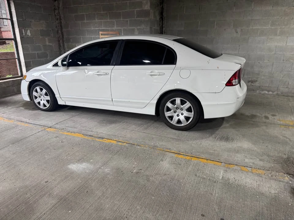 2011 Honda Civic 8th Gen - Image 5 of 6