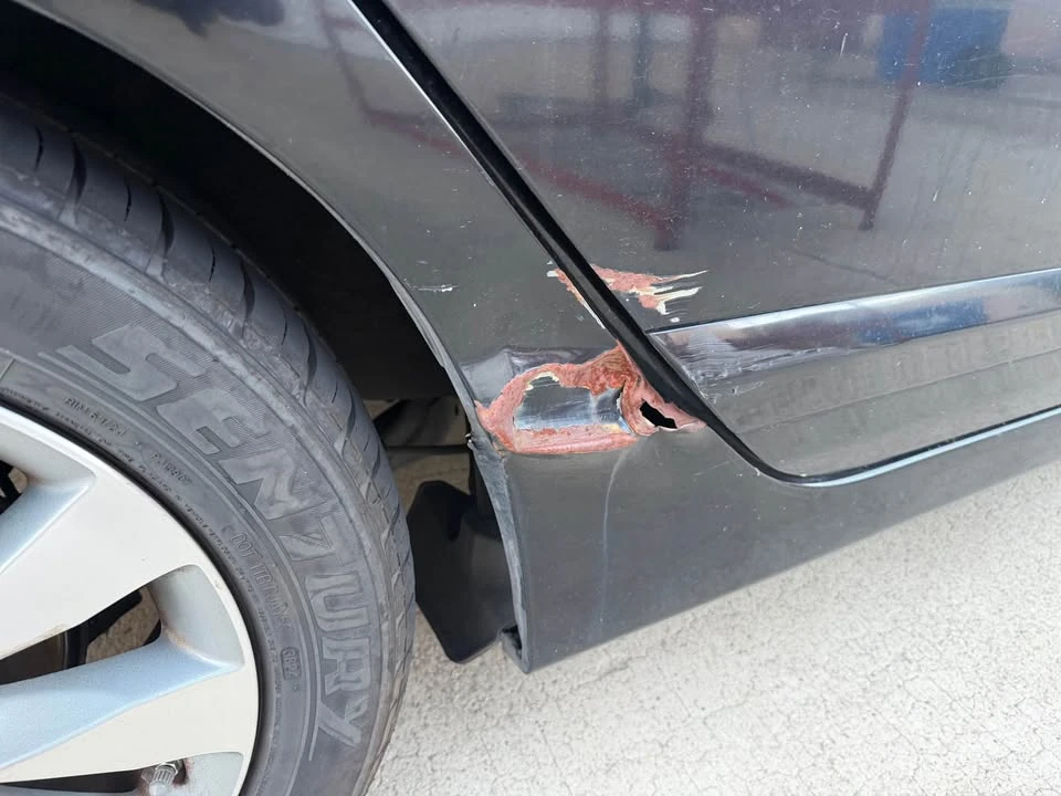 2011 Honda Civic 8th Gen - Image 3 of 14