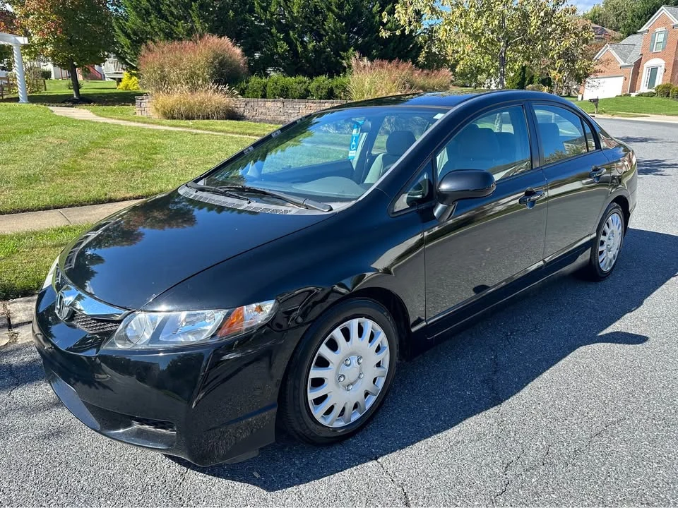 2011 Honda Civic 8th Gen - Image 2 of 10
