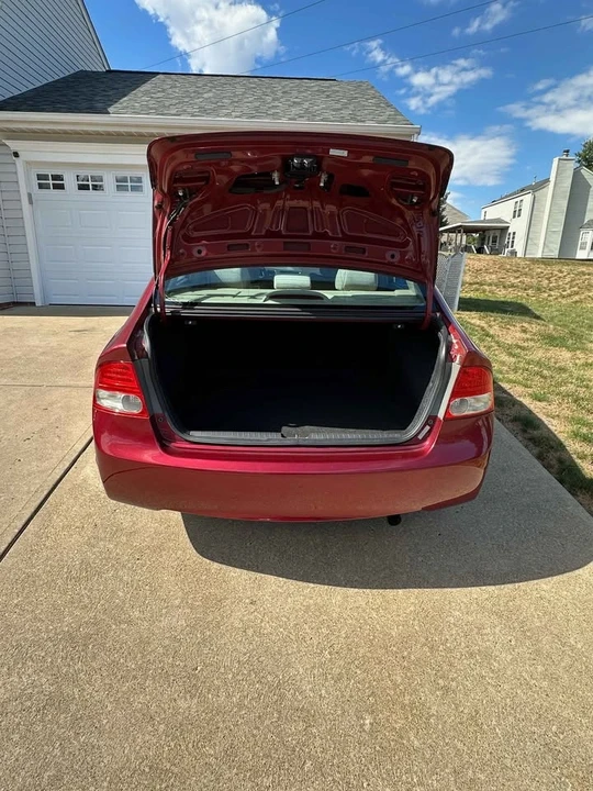 2011 Honda Civic 8th Gen - Image 8 of 9