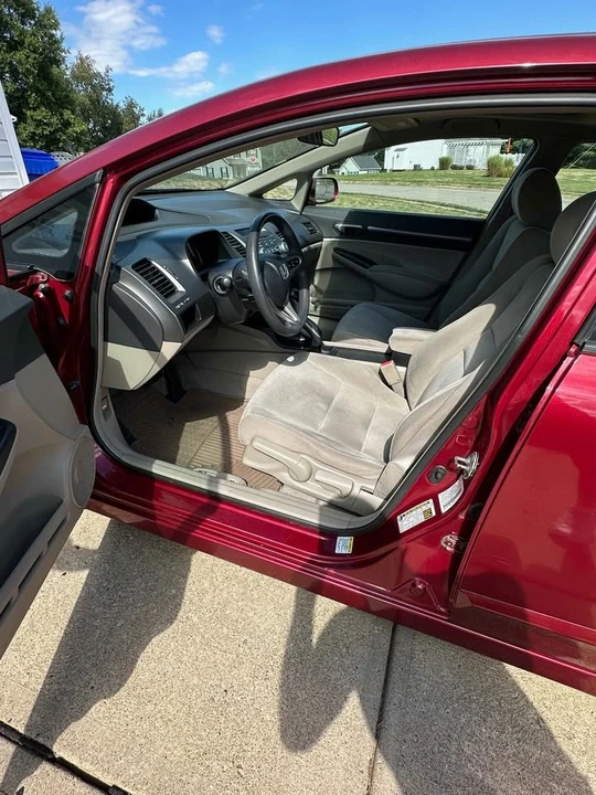 2011 Honda Civic 8th Gen - Image 5 of 9