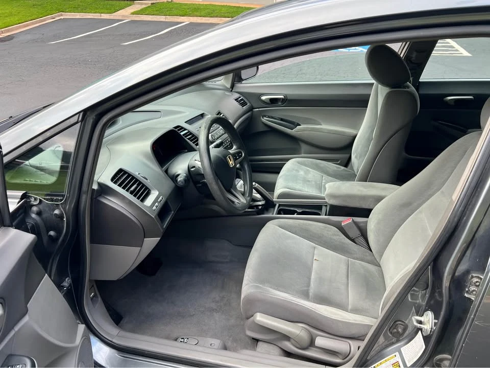 2011 Honda Civic 8th Gen - Image 8 of 15