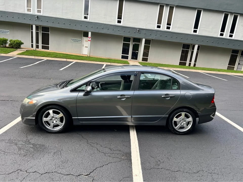 2011 Honda Civic 8th Gen - Image 2 of 15