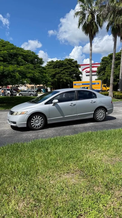 2011 Honda Civic 8th Gen - Image 2 of 7
