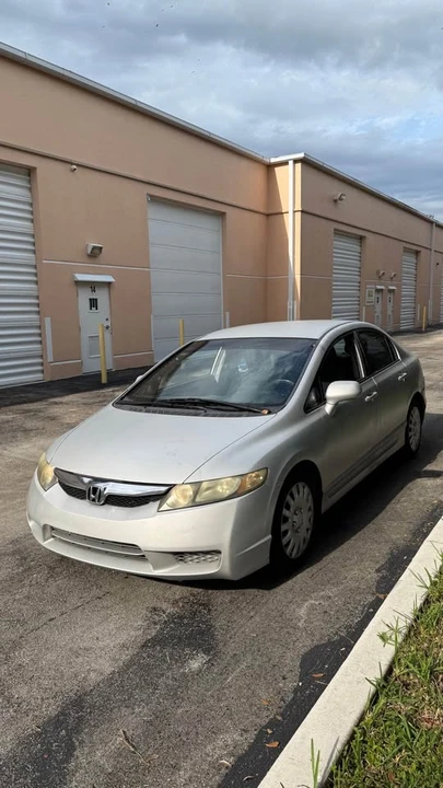 2011 Honda Civic 8th Gen - Image 2 of 7