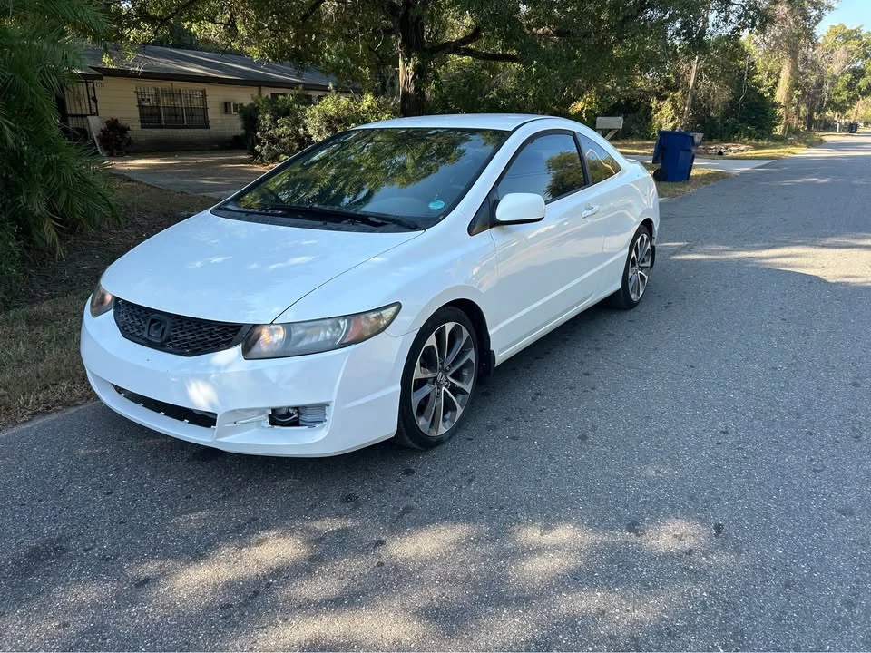 2011 Honda Civic 8th Gen - Image 3 of 9