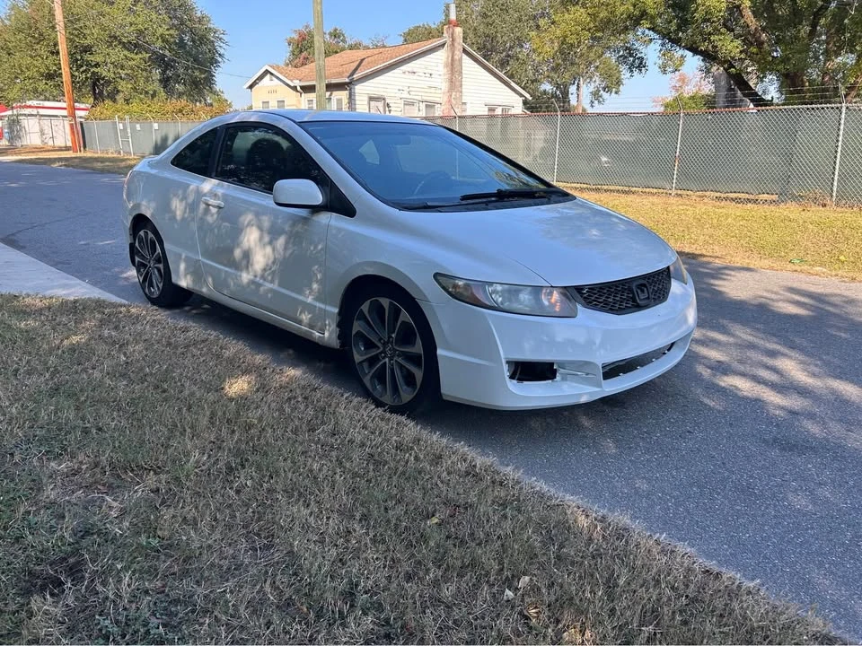 2011 Honda Civic 8th Gen - Image 2 of 9