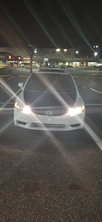 2011 Honda Civic 8th Gen - Image 2 of 3