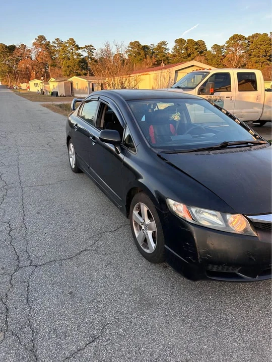 2011 Honda Civic 8th Gen - Image 2 of 7