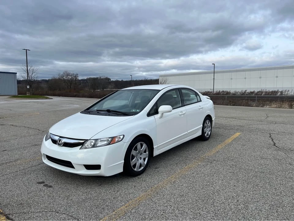 2011 Honda Civic 8th Gen - Image 3 of 11