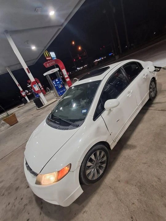 2011 Honda Civic 8th Gen - Image 2 of 3
